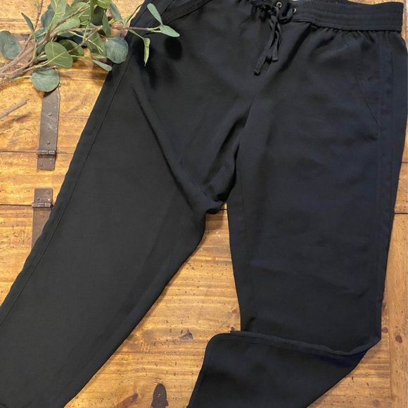 Lou & Grey Black Ankle Pants - Picture 2 of 2